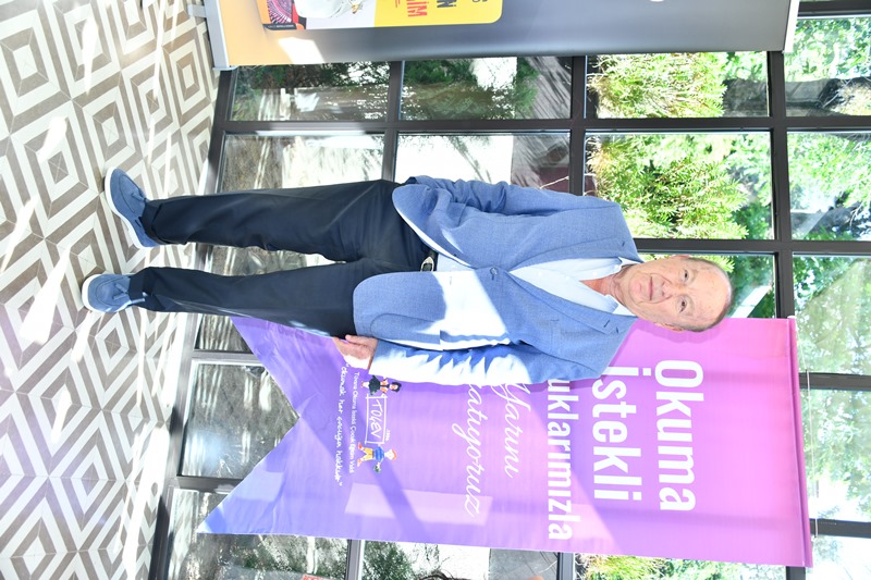 Özgür Aras��n 14�üncü Kitab� �Art�k Üzülmeden Önce Dü�ünece�im� Görkemli Bir Davetle Tan�t�ld� 